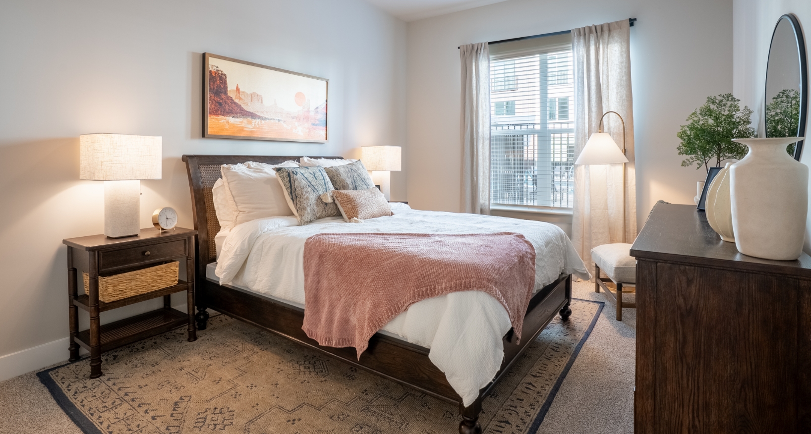 bedroom with queen sized bed